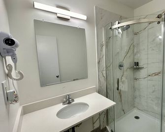 Royal Inn And Suites Charlotte Airport - Charlotte - Baño