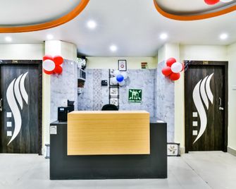 Hotel O Rameshwaram Guest House - Patna - Front desk