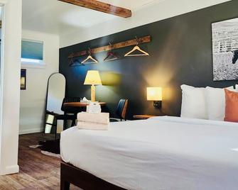 Elk Antler Inn - Thermopolis - Bedroom