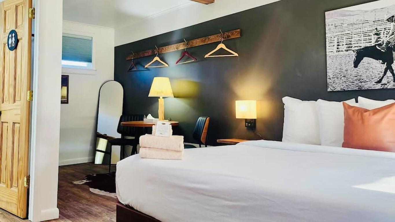 Elk Antler Inn