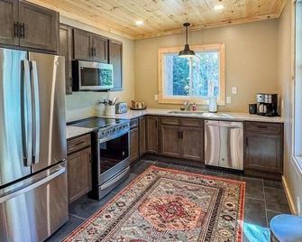 Ronnie's Guest House - Inlet - Kitchen