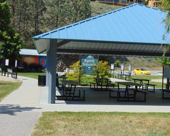 Minutes to Okanagan Lake - Summerland - Patio