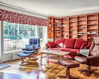 Cozy Home In Henaan With Sauna - Henån - Sala de estar