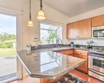 San Diego Home w/ Deck & Yard - 2 Blocks to Bay! - San Diego - Kitchen