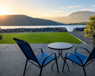 Ocean Front Vacation Suite - The Whale's Tale - Port Renfrew - Terasa