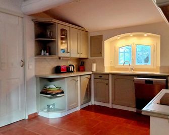 le murmure des oliviers - Castillon-du-Gard - Kitchen