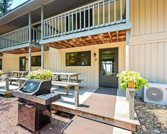 Shallows Resort - Egg Harbor - Innenhof