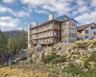 There’s no better place to celebrate the good life - Stateline - Rakennus