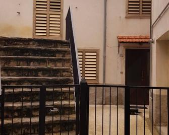 Le 3bbb: una casa nella quiete del borgo molisano - Sant'Agapito - Schody