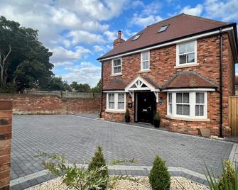 Pass the Keys New Ivy Cottage Wonderful Beaches and Golf Courses - New Romney - Edificio