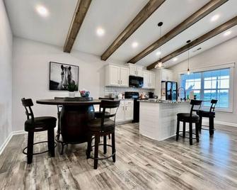 Amazing riverside New Construction home in Middletown - Middletown - Restaurant