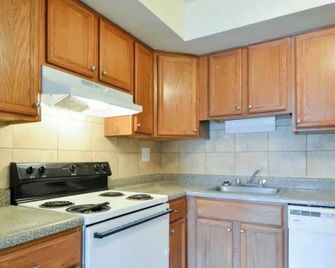 Charming 1br Hideaway - King of Prussia - Kitchen