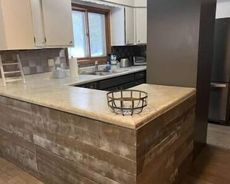 Wagner Creek Hideaway - Munising - Kitchen