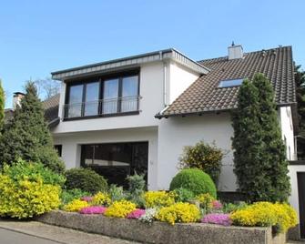 Double room, shower, WC, 1 bedroom - Haus Anna - Sarrelouis - Bâtiment