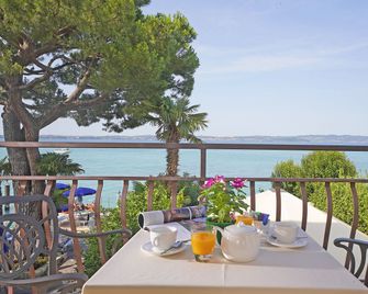 Hotel Marconi - Sirmione - Balcón