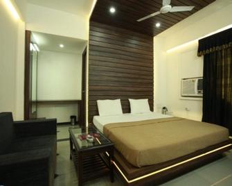Hotel Pisals - Bhopal - Bedroom