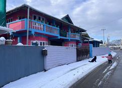 Taktser Holidays Homestay best for the Families. - Tawang - Building