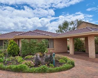 Apiwa Busselton Seaside Escape Apartments - Busselton