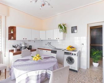 La Terrazza sul GardaGuest House - Gargnano - Kitchen