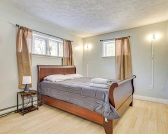 8 Mi to Lake Wallenpapack: Gem w/ Deck & Game Room - Honesdale - Bedroom