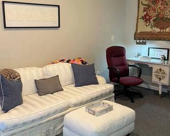 Down Home Comfort - Greenville, SC\n\n - Piedmont - Living room