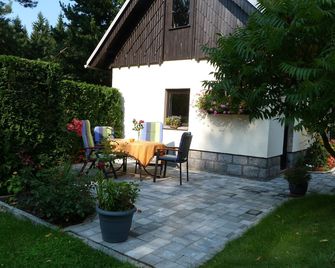 Cozy sep. Apartment in Holzhau for 2-4 pers. at Fam. Liebscher - Rechenberg-Bienenmühle - Innenhof