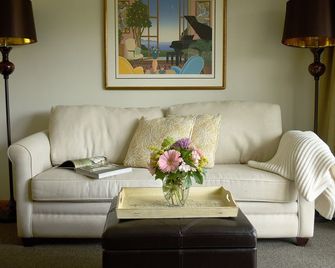 East Hampton House Resort - East Hampton - Living room