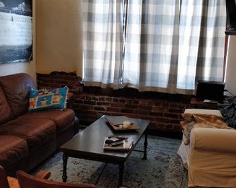 Historic Loft in Charming Downtown - Okmulgee - Soggiorno