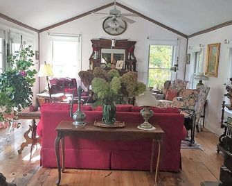 Berkshires Ski Jiminy Charming 4br/2ba, Fireplaces, Scr Porch Now-5/15/26 - New Lebanon - Comedor