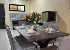 Parville Apartments-P8 (Perfect for family /group) - Iligan - Dining room