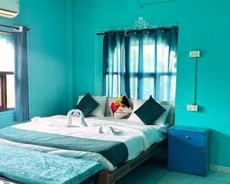 The Hostel Crown - Udaipur - Bedroom