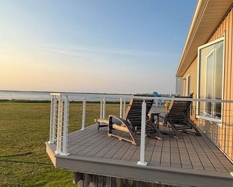 Ocean Edge Beach House - Kensington - Balcón