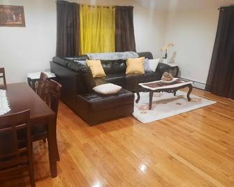 5 minutes from JFK, near local hospitals, and schools fully furnished Corporate - Queens