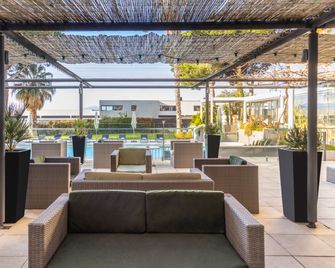 Holiday Inn Perpignan - פרפיניאן - פטיו