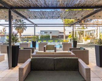 Holiday Inn Perpignan - פרפיניאן - פטיו