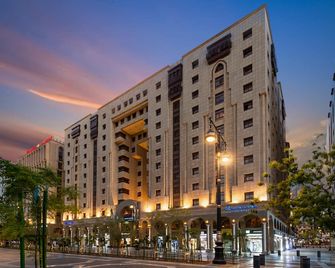 Golden Tulip Al Shakreen - Medina - Building