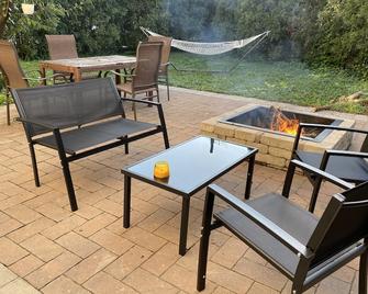Charming Chicago Retreat with Modern Comforts - Spa Bath - Chicago