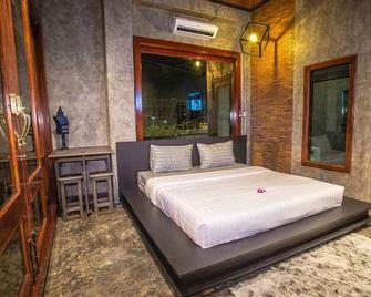 Theloft boutique nakhonpanom - Nakhon Phanom - Ložnice