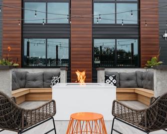Revel Hotel Des Moines Urbandale, Tapestry Collection By Hilton - Urbandale - Innenhof