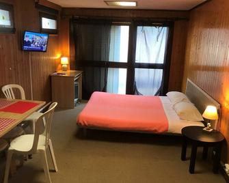 Savoie Hotel - Saint-Julien-en-Genevois - Slaapkamer