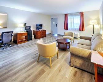 Quality Inn and Suites Lake Havasu City - Lake Havasu City - Phòng khách