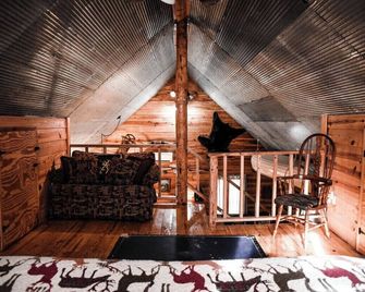 Cabin on Collier creek. Go swimming or soaking. Caddo Gap Arkansas - Norman - Living room