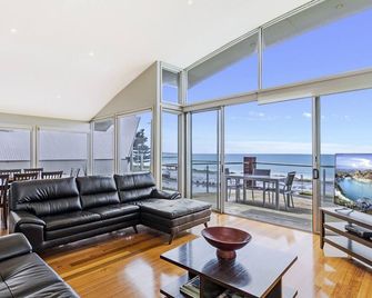 Shemara - Port Fairy - Living room
