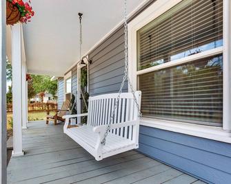 Lindale Vacation Rental w/ Deck & Grill! - Lindale - Балкон