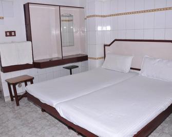 Sri Abbirami Lodge - Kumbakonam - Slaapkamer