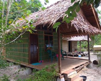 Raja Ampat Diva Homestay - Besir - Patio