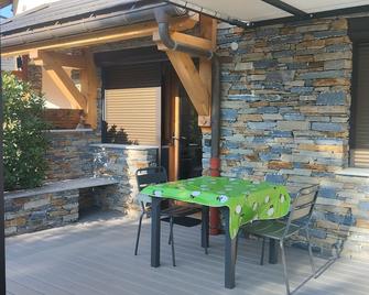 Studio gîte on one level with terrace and pergola - Tournon - Innenhof