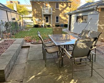 Eko Stay - Your Home Away From Home - Wauwatosa - Patio