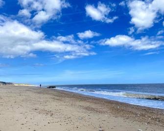 Quiet and Comfy 2- bedroom Holiday Chalet, walk to the beach, Norfolk - Great Yarmouth - Beach