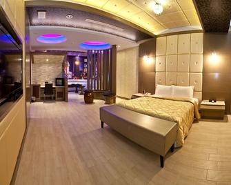 Wei Feng Hotel - Kaohsiung - Kaohsiung City - Bedroom